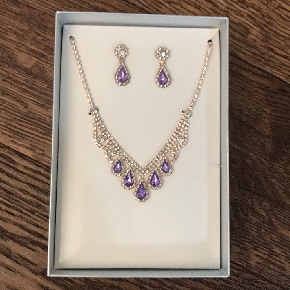 NWT Earring and Necklace Set